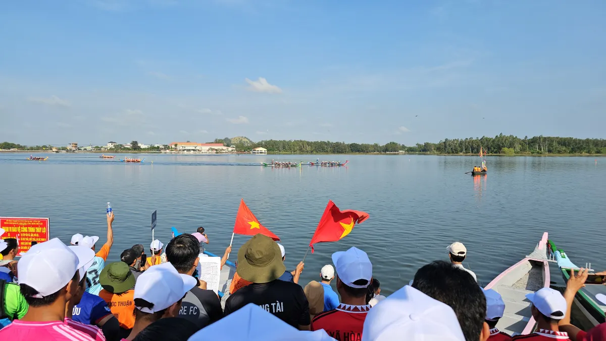 Bà Rịa - Vũng Tàu: Sôi nổi giải đua thuyền rồng huyện Xuyên Mộc - Ảnh 4.