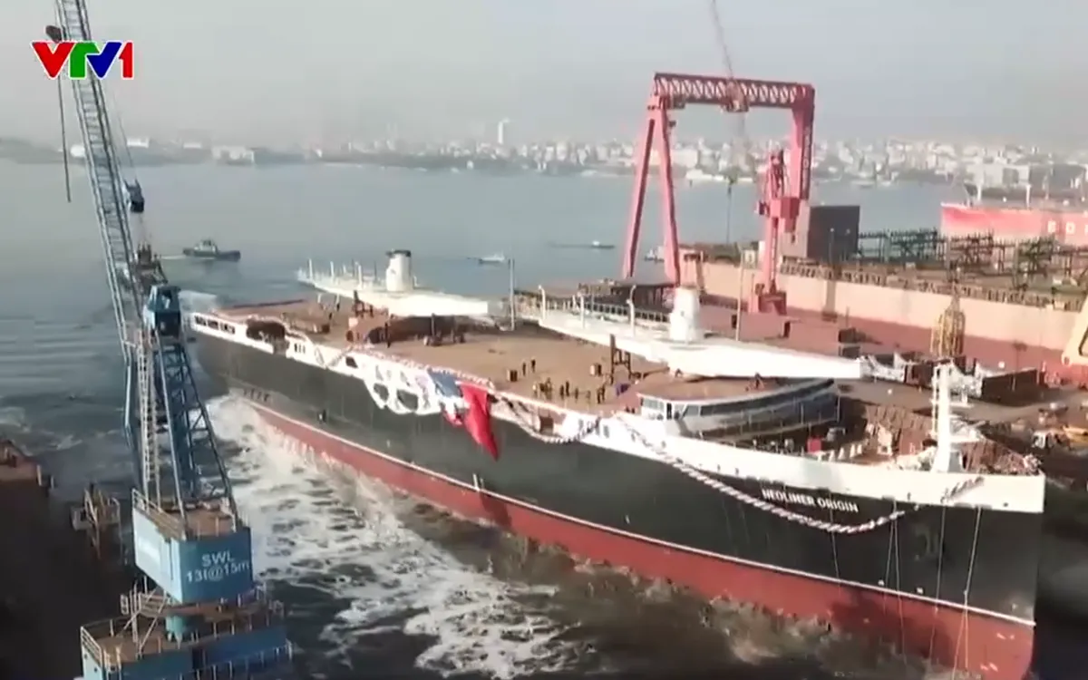 Hạ thủy tàu buồm chở hàng dài nhất thế giới - Ảnh 1.