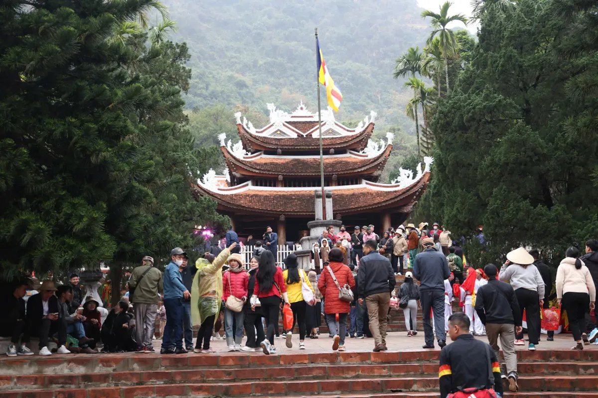 H&agrave; Nội ch&iacute;nh thức khai Hội Ch&ugrave;a Hương - Ảnh 2.