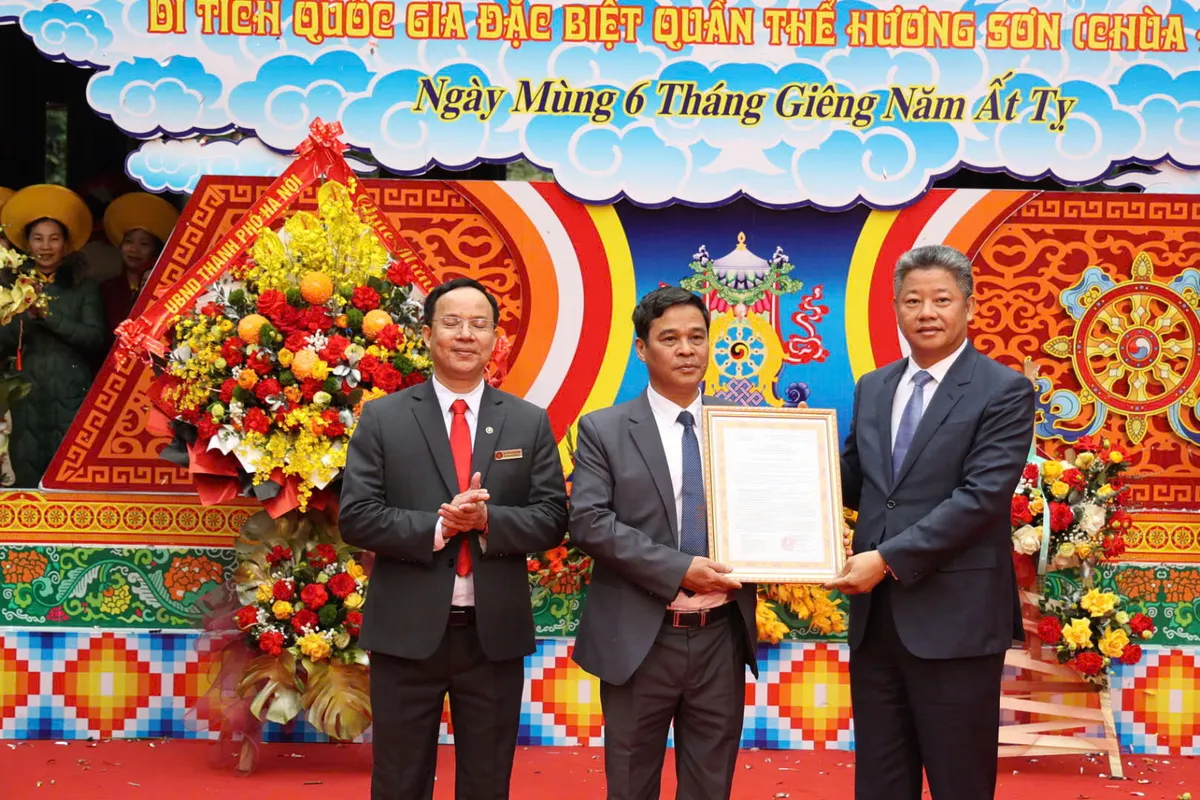 H&agrave; Nội ch&iacute;nh thức khai Hội Ch&ugrave;a Hương - Ảnh 5.