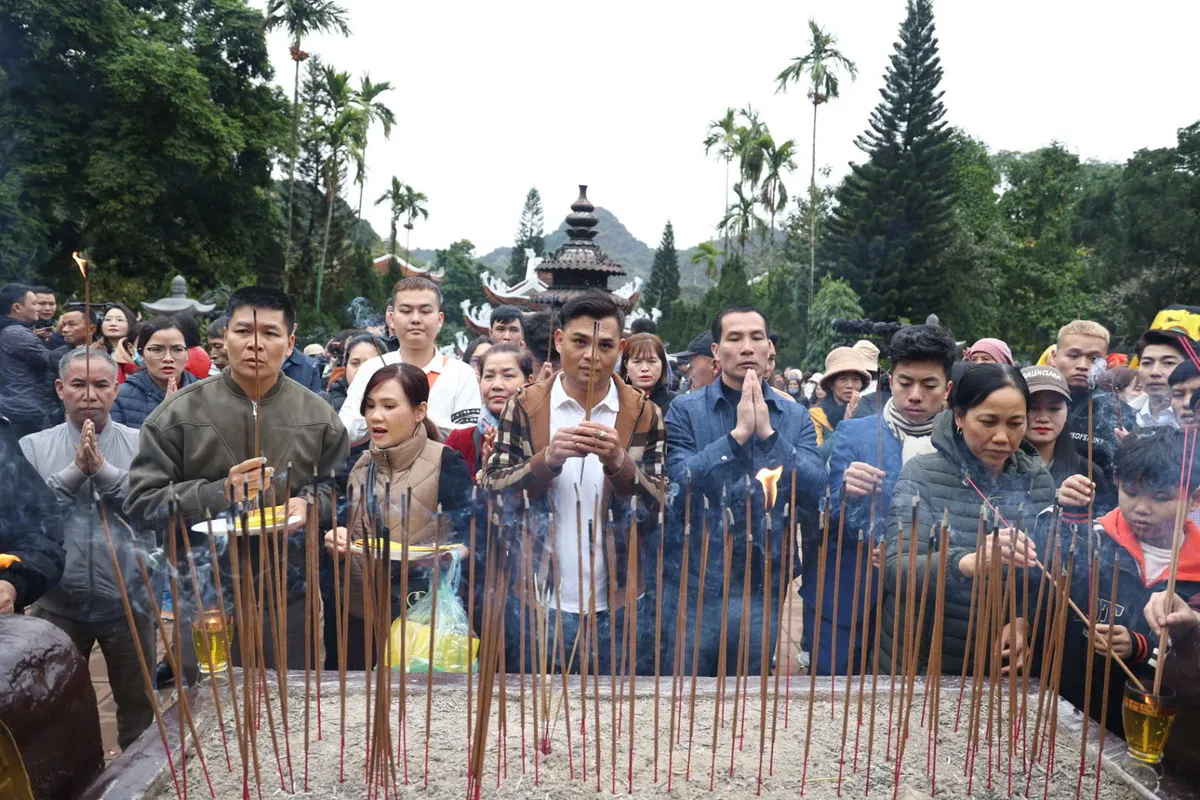 H&agrave; Nội ch&iacute;nh thức khai Hội Ch&ugrave;a Hương - Ảnh 4.