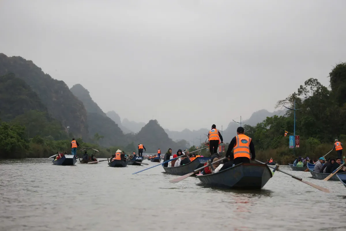 H&agrave; Nội ch&iacute;nh thức khai Hội Ch&ugrave;a Hương - Ảnh 7.