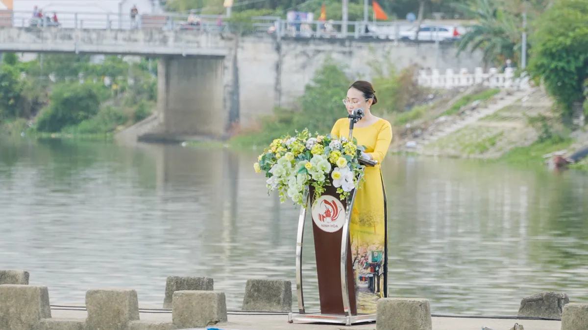 Ninh Hòa sôi động với Lễ hội thuyền hoa và đua thuyền trên sông Dinh - Ảnh 2.