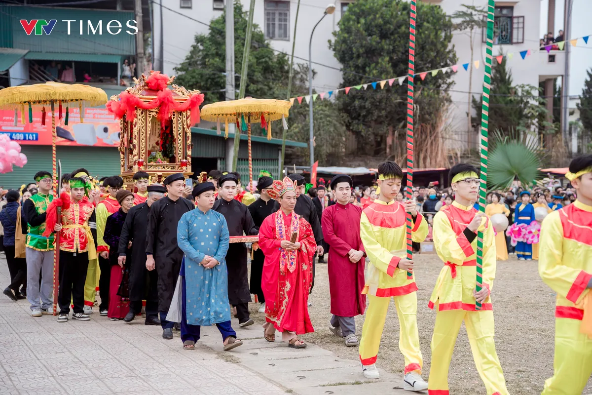 Lễ hội Lồng Tông: Ngày hội xuống đồng của người Tày ở Tuyên Quang - Ảnh 2.