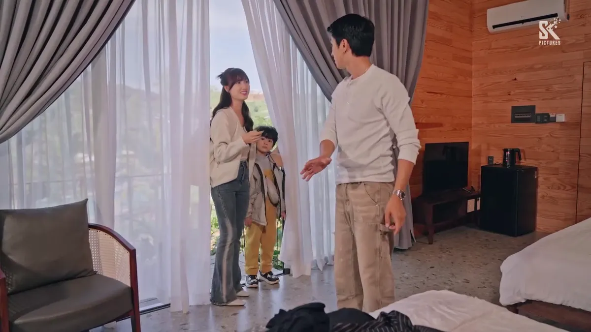 Đi về miền có nắng - Tập 18: Giám đốc cố tình ở chung phòng thư ký khi đi du xuân? - Ảnh 1.