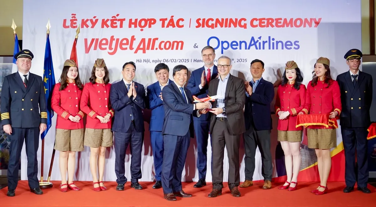 Vietjet ký kết hợp tác ứng dụng công nghệ giảm phát thải CO2 - Ảnh 3.