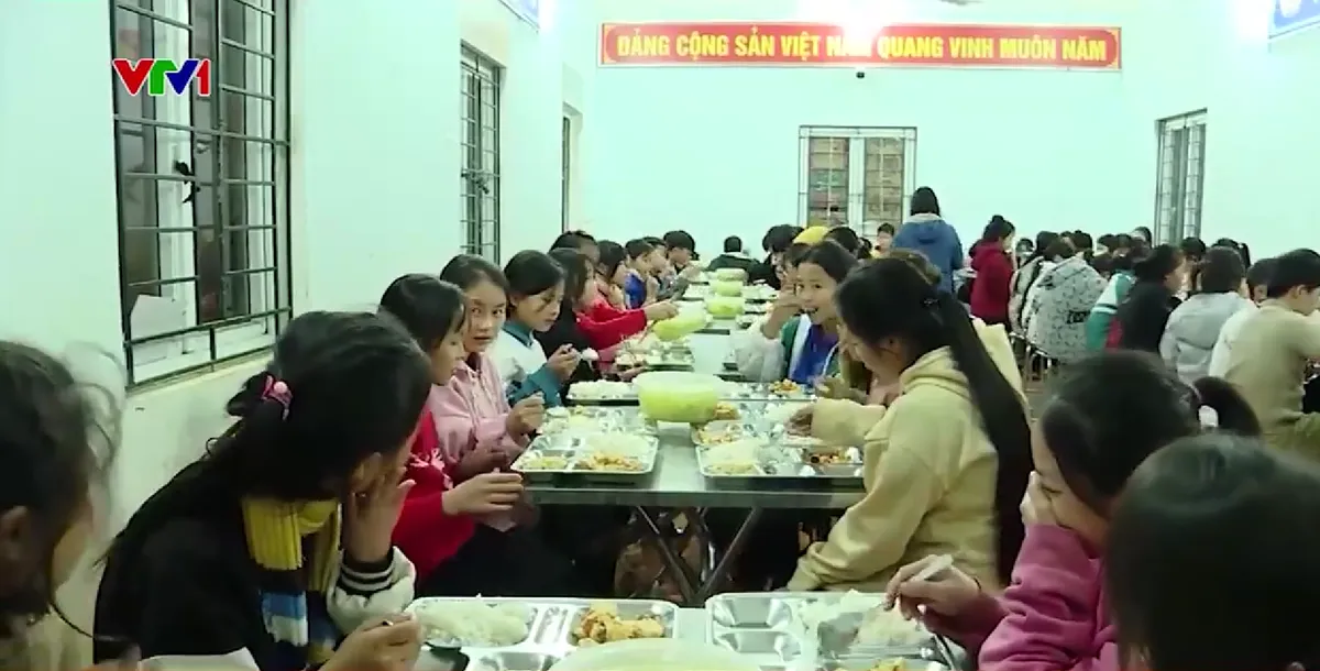 Chủ động giữ ấm cho học sinh khi rét đậm, rét hại - Ảnh 1.