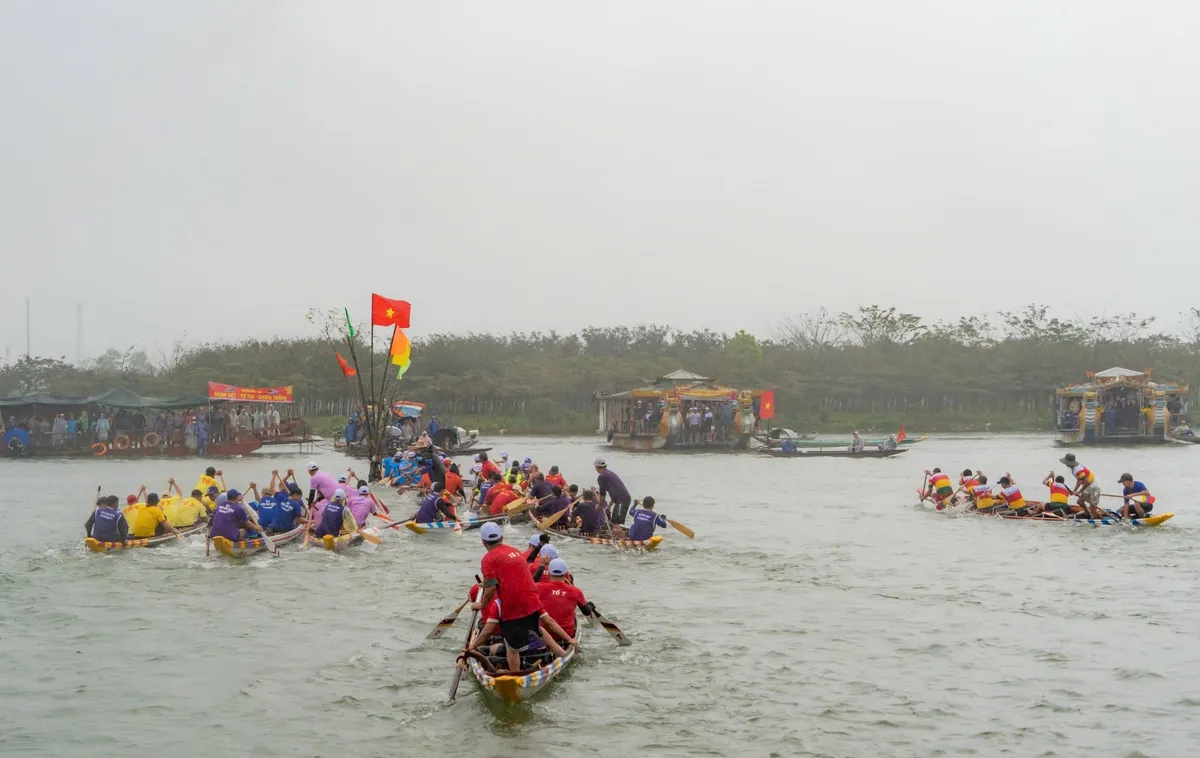 Những mái chèo xe nước Hương giang ngày hội - Ảnh 7.