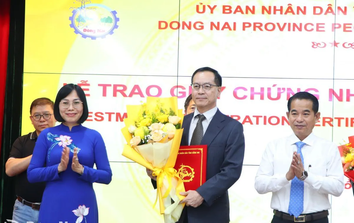 Đồng Nai trao giấy chứng nhận đầu tư cho 14 dự án có tổng vốn đầu tư 738 triệu USD - Ảnh 1.