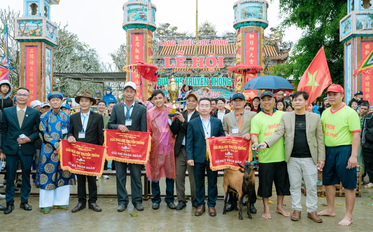 Những mái chèo xe nước Hương giang ngày hội - Ảnh 10.