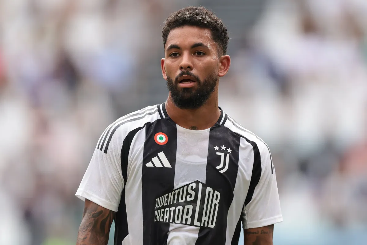 Man Utd và Juventus cân nhắc trao đổi cầu thủ: Douglas Luiz và Joshua Zirkzee - Ảnh 1.