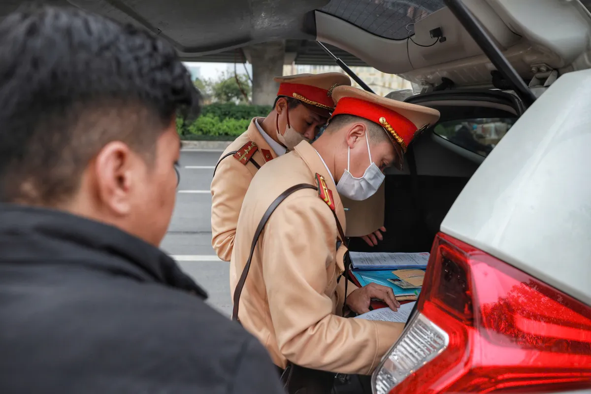 Hà Nội ra quân xử lý nghiêm 6 nhóm hành vi vi phạm giao thông - Ảnh 2.