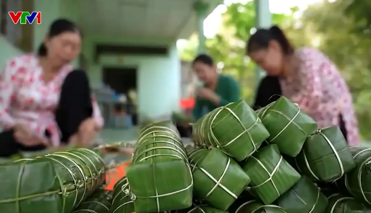 Bánh tét gói trọn tình quê - Ảnh 1.