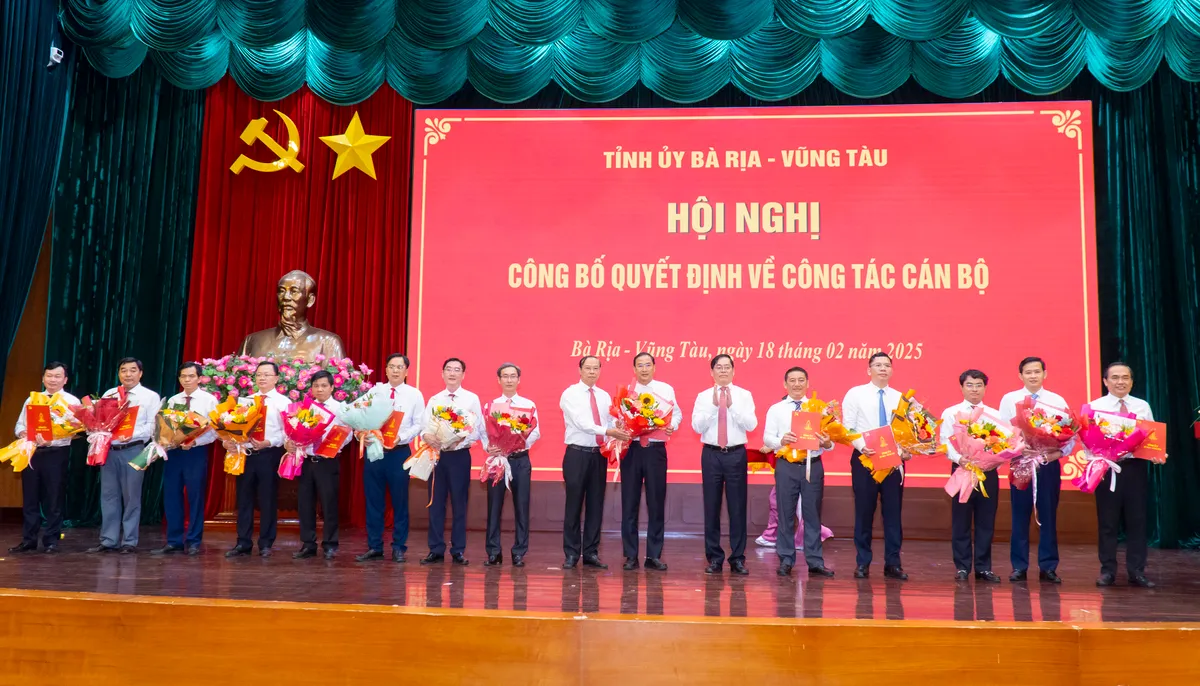 Bà Rịa - Vũng Tàu: Công bố nhiều quyết định về công tác cán bộ - Ảnh 1.