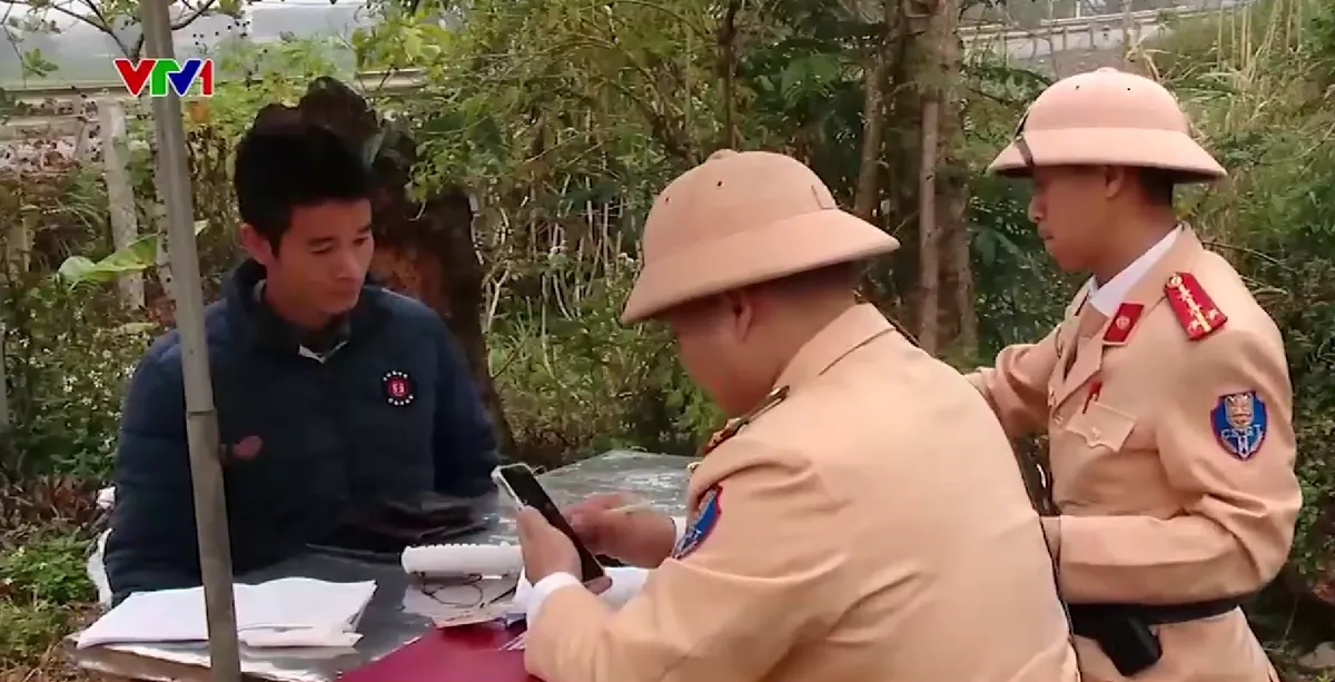 Xử lý mạnh các nhóm hành vi vi phạm giao thông - Ảnh 2.