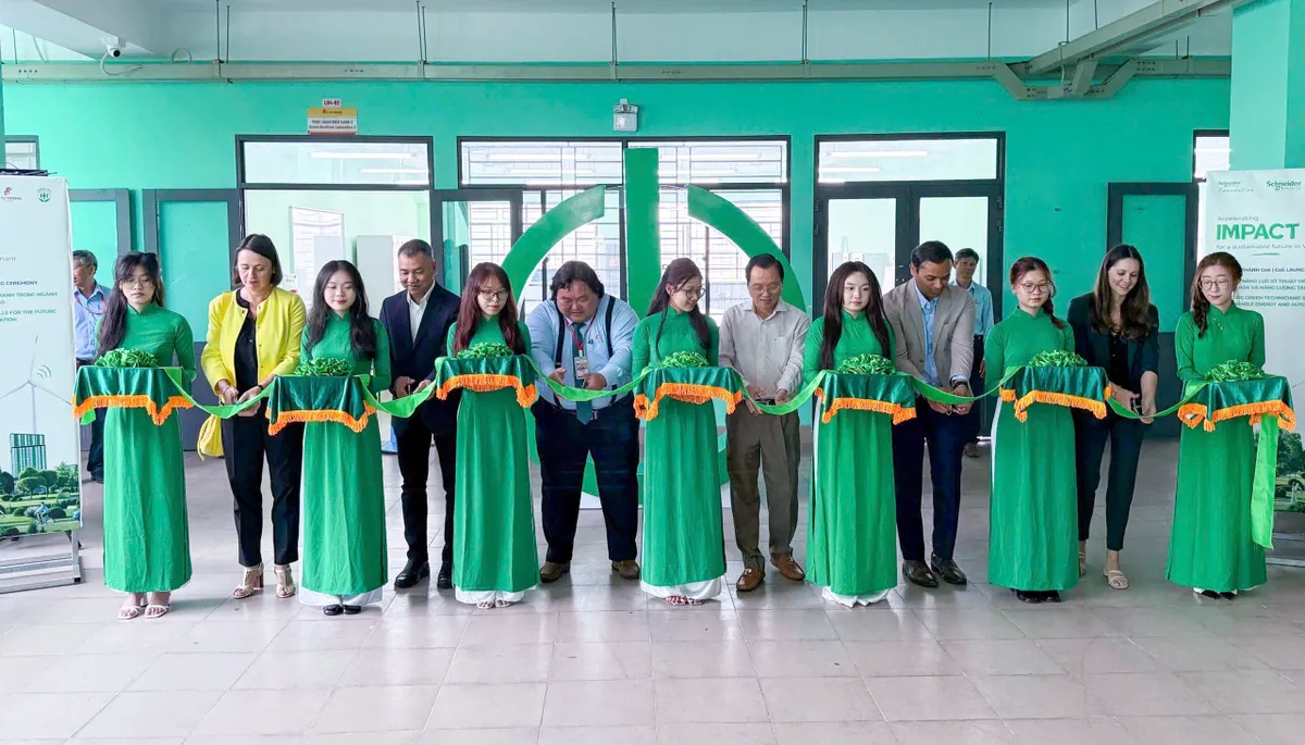 Center of Excellence: Bệ ph&oacute;ng cho hơn 45.000 kỹ sư tương lai trong kỷ nguy&ecirc;n số - Ảnh 1.