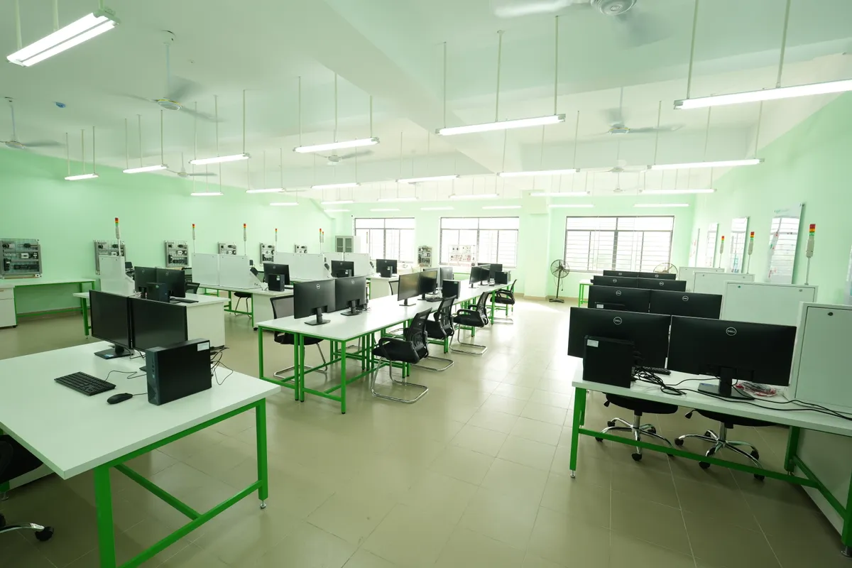 Center of Excellence: Bệ ph&oacute;ng cho hơn 45.000 kỹ sư tương lai trong kỷ nguy&ecirc;n số - Ảnh 2.