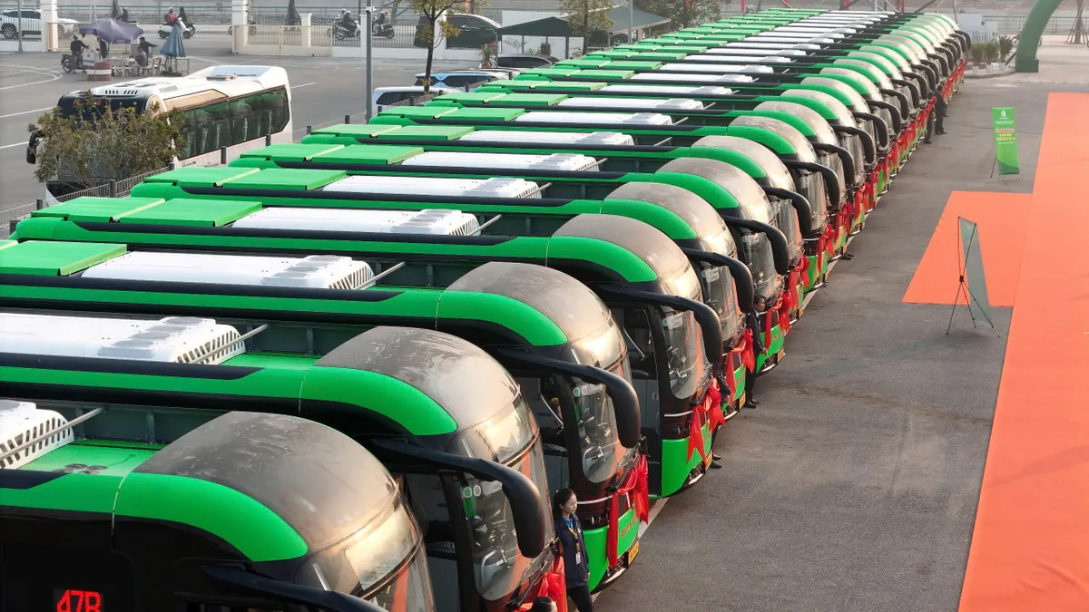 Hà Nội tăng tốc chuẩn bị cho vùng phát thải thấp: Chính sách, hạ tầng và lộ trình chuyển đổi phương tiện xanh - Ảnh 2.