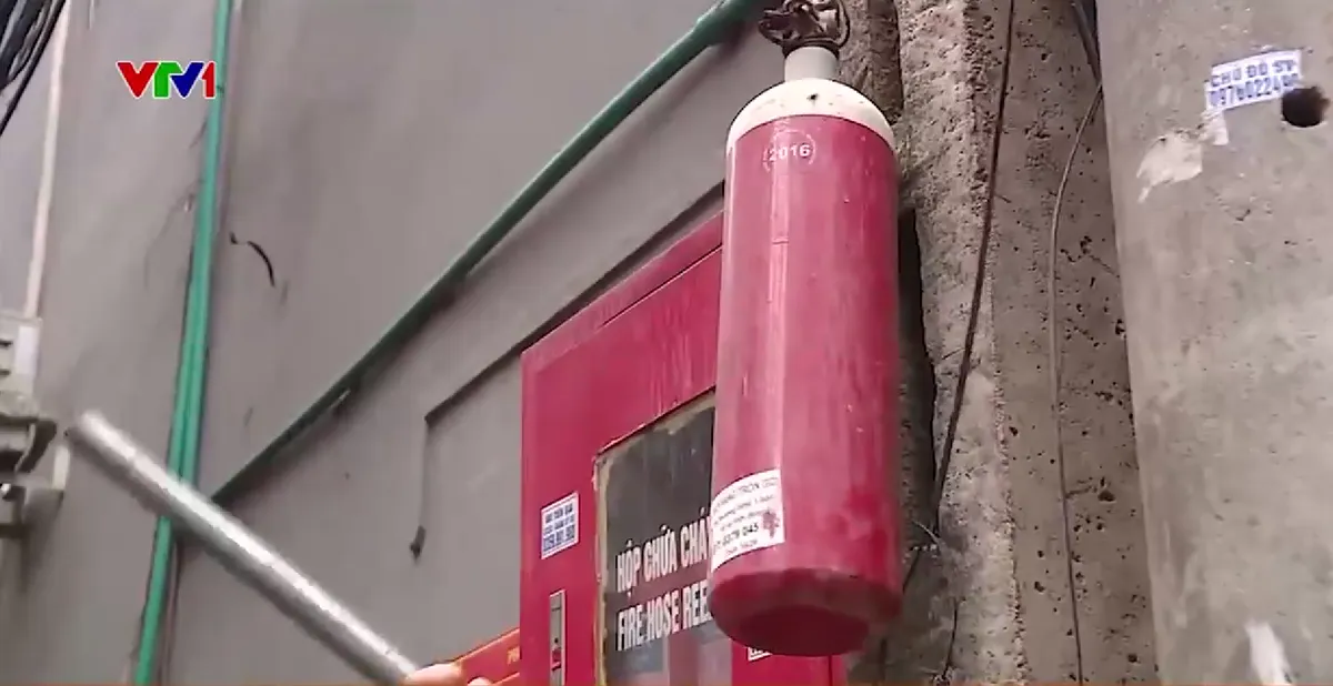 Nh&acirc;n rộng trụ cấp nước chữa ch&aacute;y trong ng&otilde; nhỏ để bảo đảm an to&agrave;n cho người d&acirc;n - Ảnh 3.