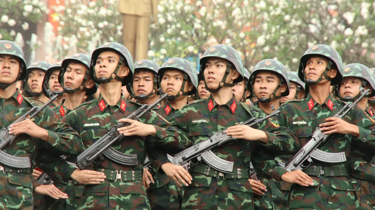 TP Hồ Ch&iacute; Minh: Hơn 3 ngh&igrave;n c&aacute;n bộ, chiến sĩ thuộc lực lượng vũ trang ra qu&acirc;n huấn luyện - Ảnh 5.