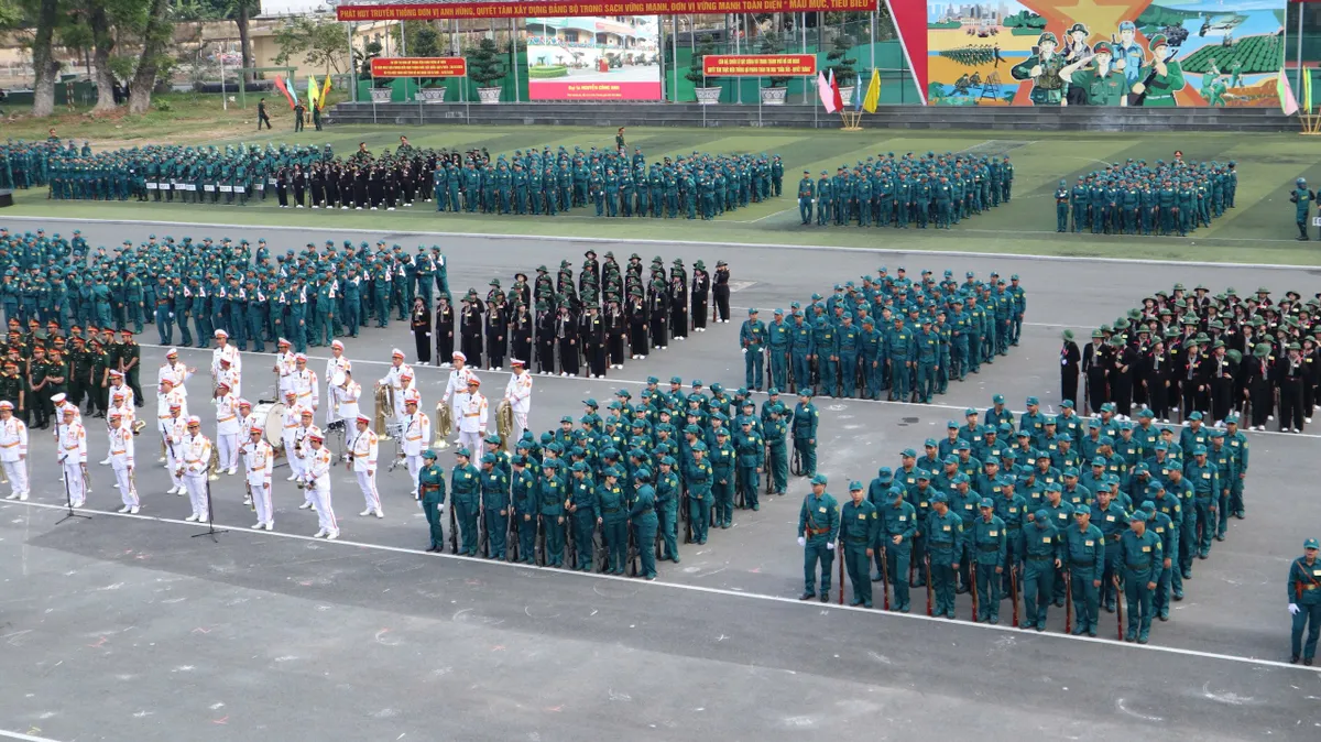 TP Hồ Ch&iacute; Minh: Hơn 3 ngh&igrave;n c&aacute;n bộ, chiến sĩ thuộc lực lượng vũ trang ra qu&acirc;n huấn luyện - Ảnh 6.