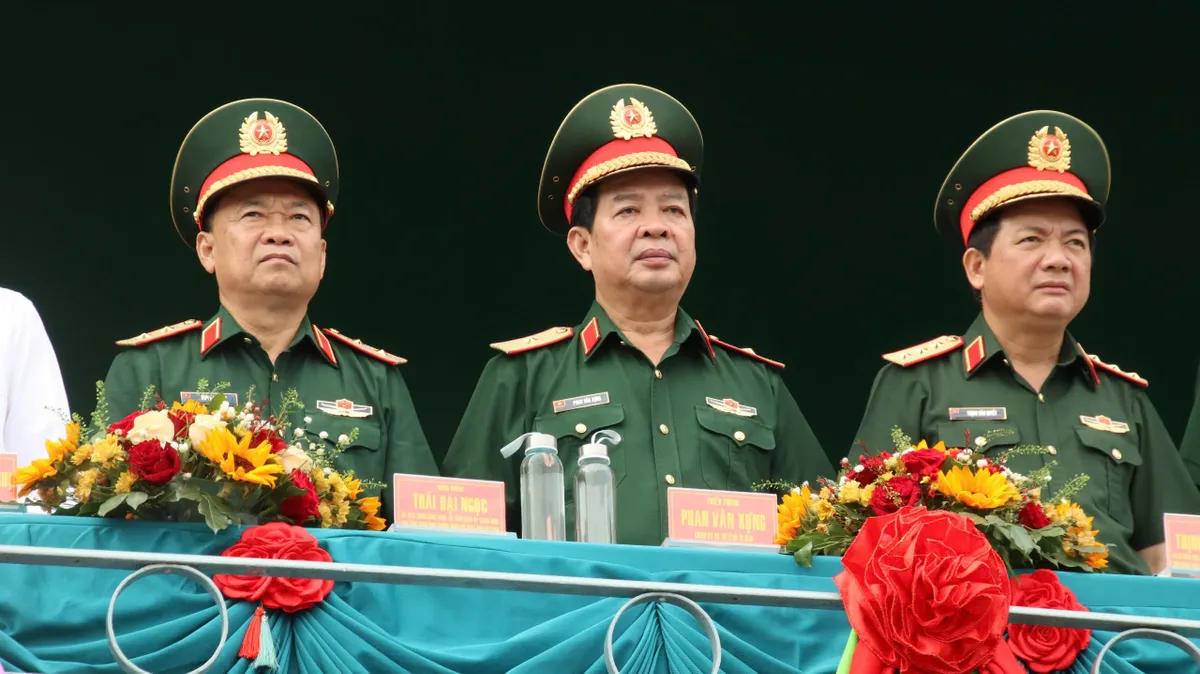 TP Hồ Ch&iacute; Minh: Hơn 3 ngh&igrave;n c&aacute;n bộ, chiến sĩ thuộc lực lượng vũ trang ra qu&acirc;n huấn luyện - Ảnh 2.