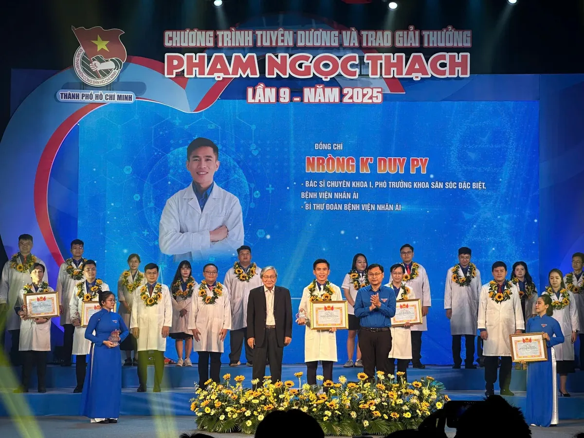 TP Hồ Chí Minh vinh danh những thầy thuốc trẻ tiêu biểu - Ảnh 1. TP Hồ Chí Minh vinh danh những thầy thuốc trẻ tiêu biểu - Ảnh 1.