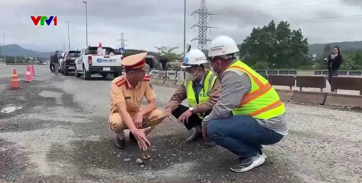 Mất an to&agrave;n giao th&ocirc;ng tại n&uacute;t giao T&uacute;y Loan - Ảnh 2.