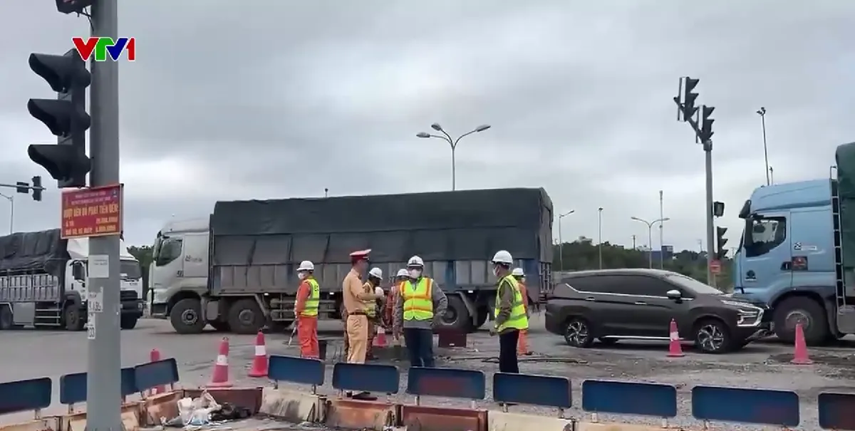 Mất an to&agrave;n giao th&ocirc;ng tại n&uacute;t giao T&uacute;y Loan - Ảnh 3.