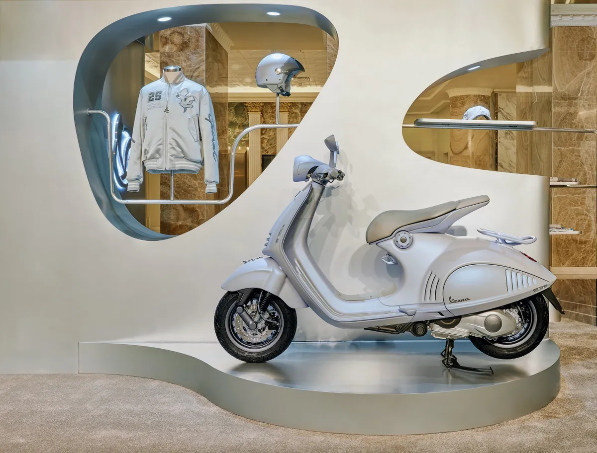 Vespa 946 phiên bản rắn chỉ bán 888 chiếc trên toàn cầu - Ảnh 1.
