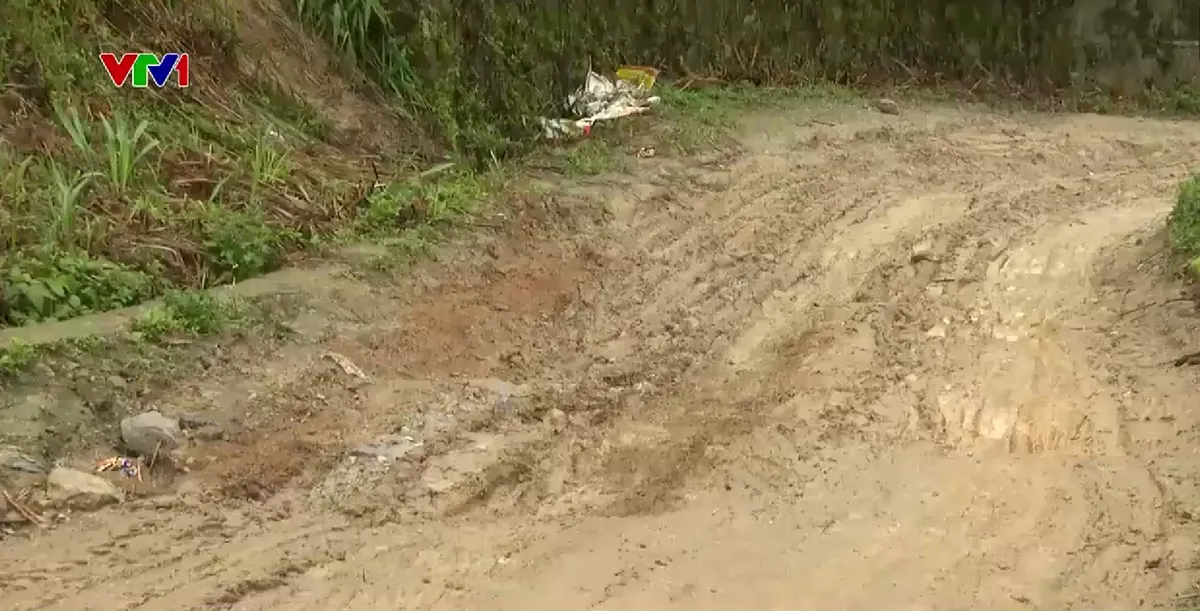 Đường tr&aacute;nh ngập c&ocirc;ng tr&igrave;nh thủy điện Đắk Đrinh 8km x&acirc;y 10 năm vẫn chưa xong - Ảnh 2.