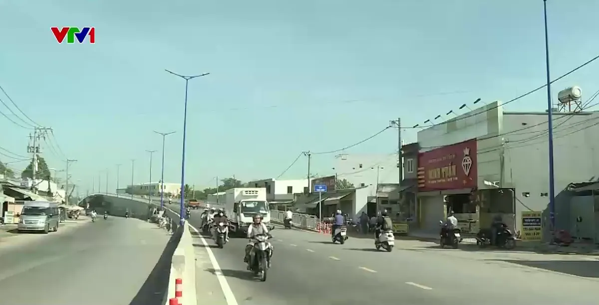 TP Hồ Chí Minh: Thông một nhánh cầu Tăng Long - Ảnh 2.