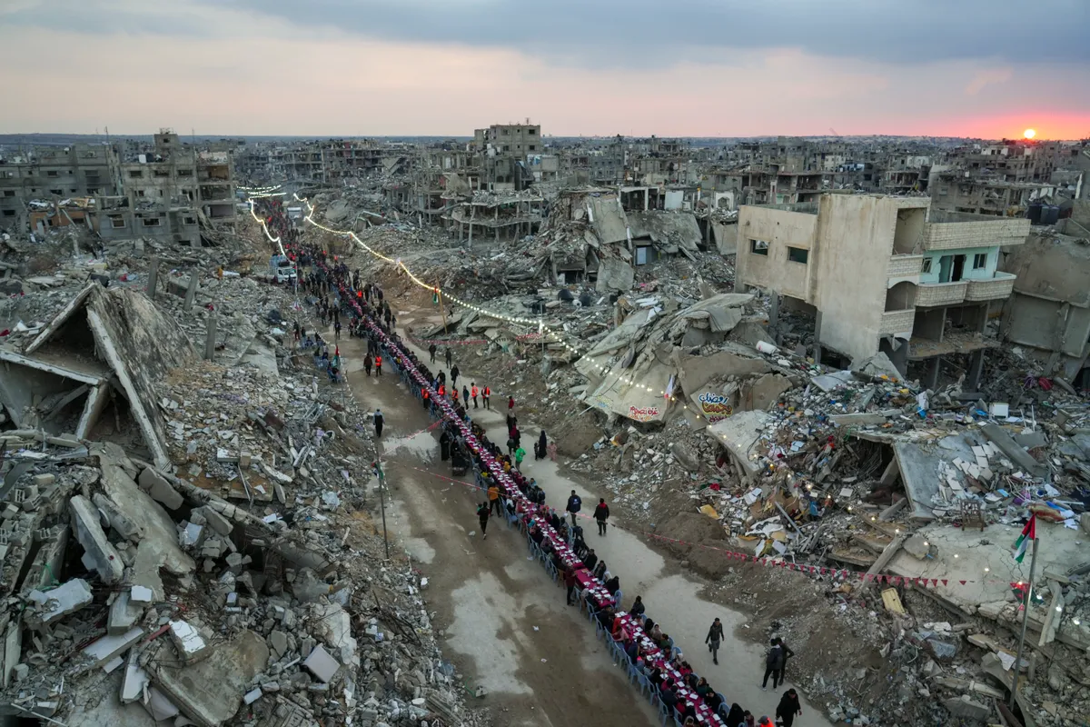 Israel dừng hoạt động đưa hàng viện trợ vào Gaza - Ảnh 1.
