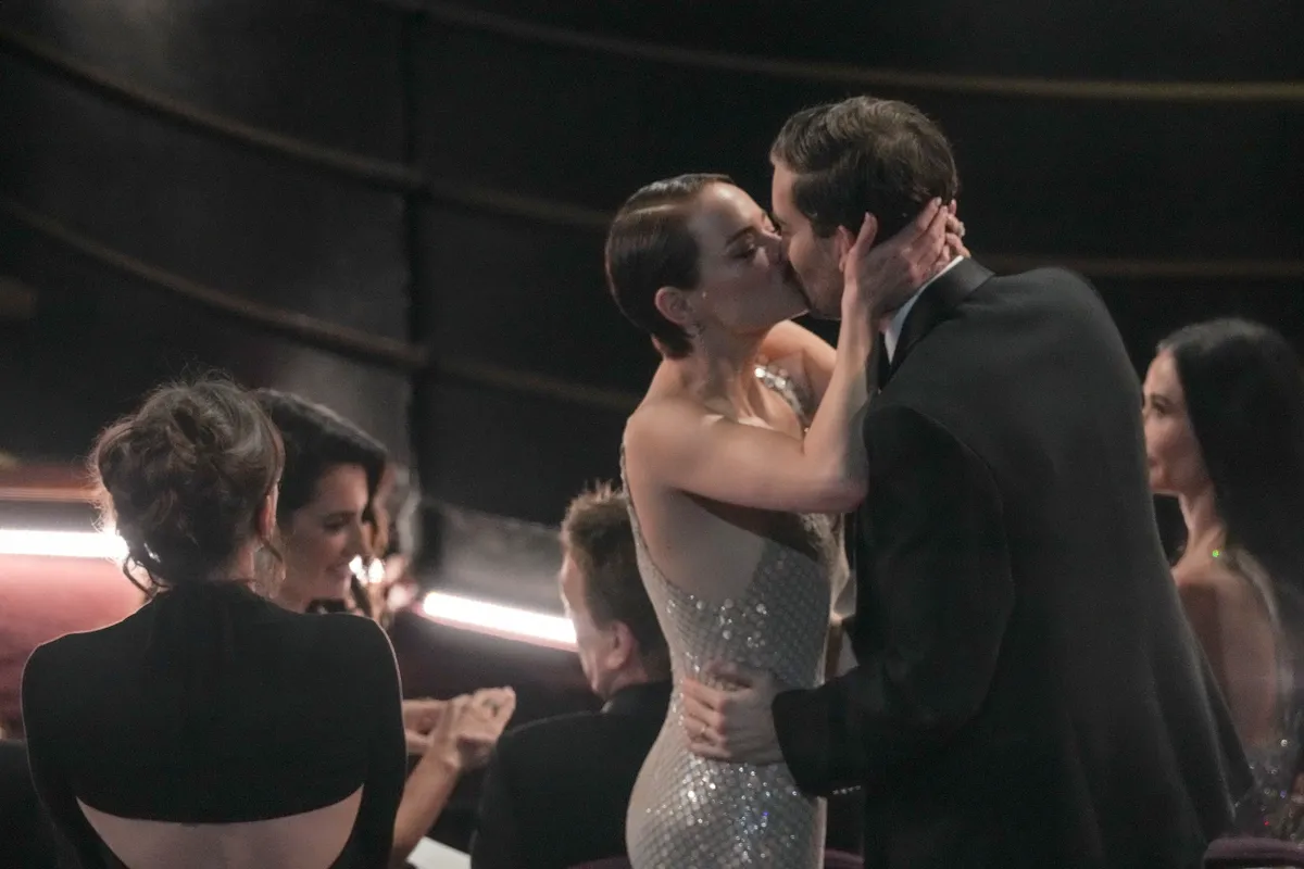 Những khoảnh khắc vàng phía sau Lễ trao giải Oscar lần thứ 97 - Ảnh 6.