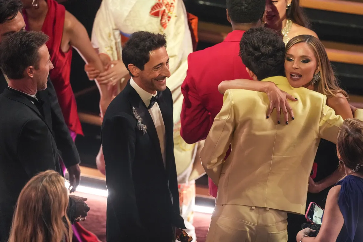 Những khoảnh khắc vàng phía sau Lễ trao giải Oscar lần thứ 97 - Ảnh 3.