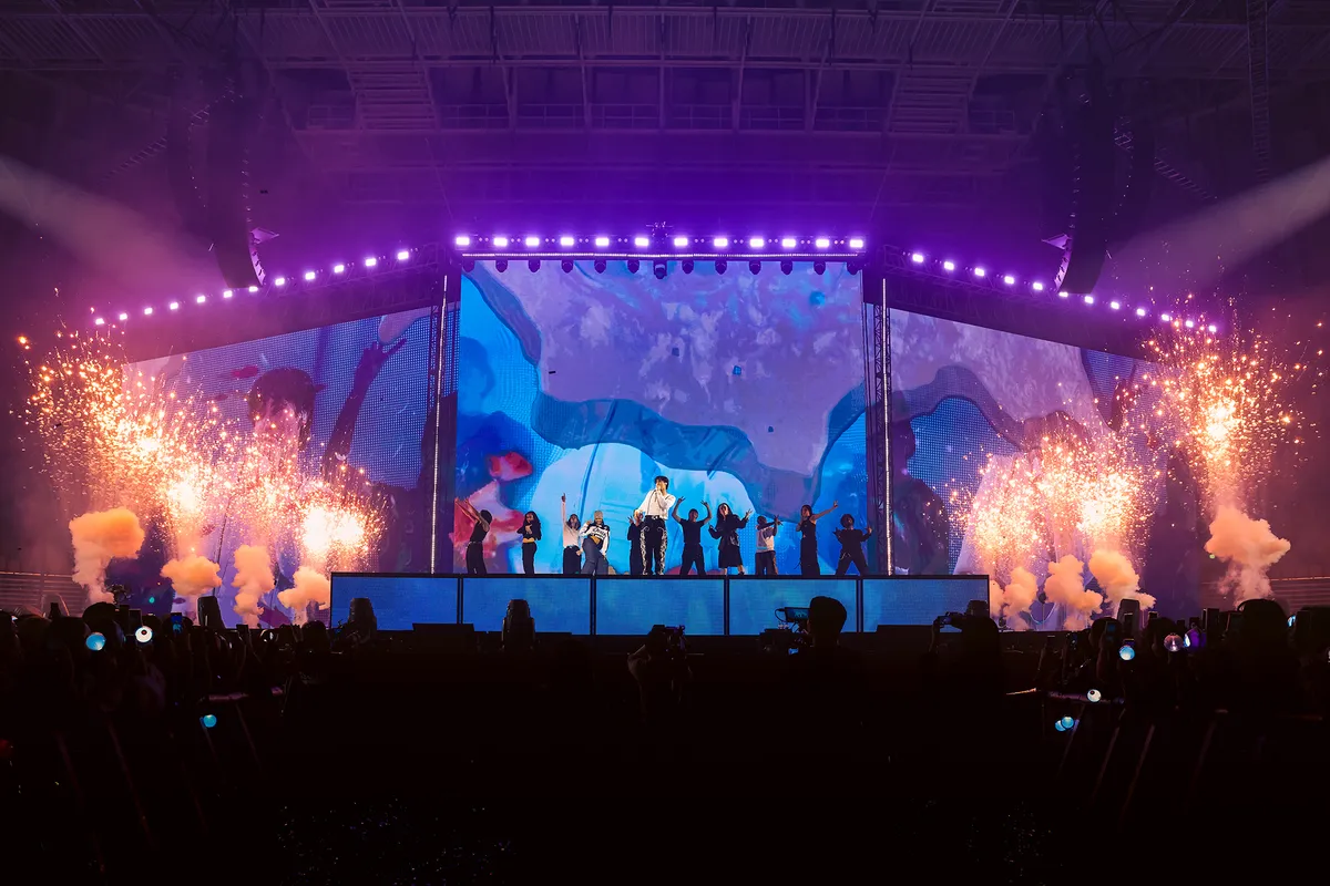J-Hope (BTS) tỏa sáng trong ngày trở lại - Ảnh 1.
