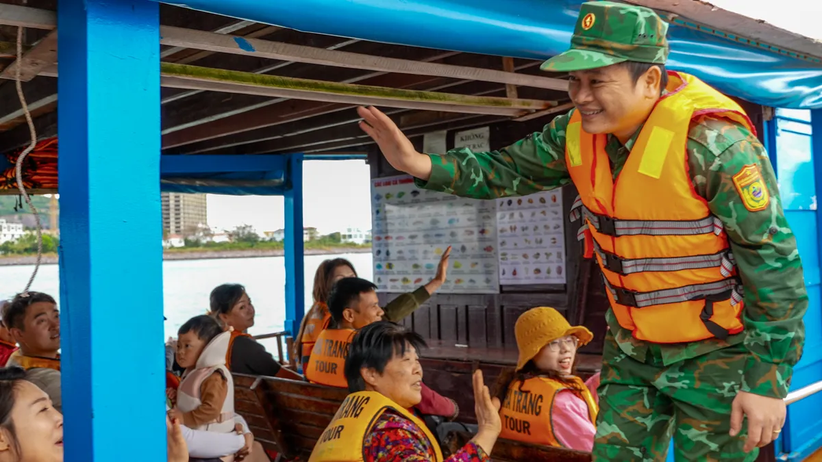 Nha Trang: Biên phòng bảo vệ an ninh biên giới biển, phát triển kinh tế địa phương - Ảnh 9.