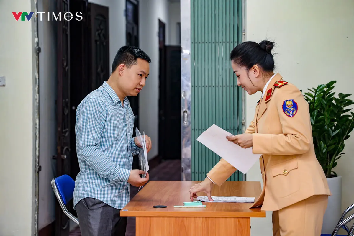 Hà Nội: Cấp đổi giấy phép lái xe nhanh gọn, không còn cảnh xếp hàng dài - Ảnh 9.