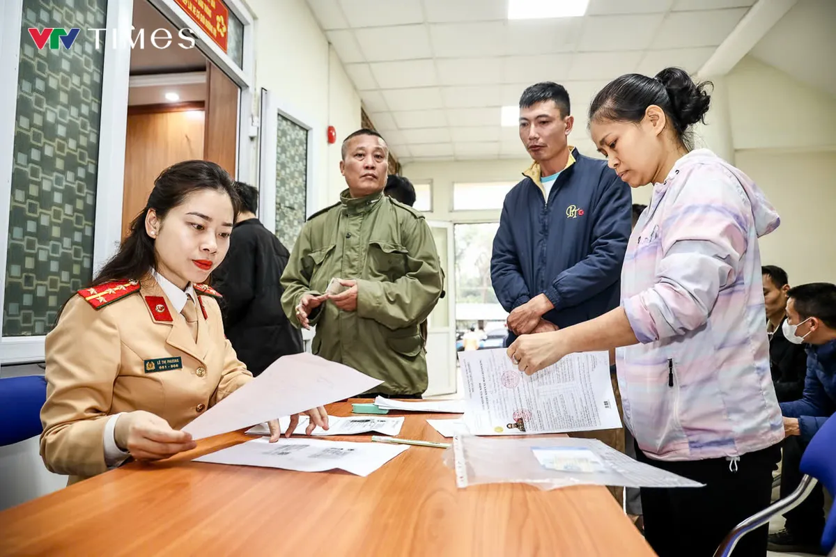 Hà Nội: Cấp đổi giấy phép lái xe nhanh gọn, không còn cảnh xếp hàng dài - Ảnh 8.