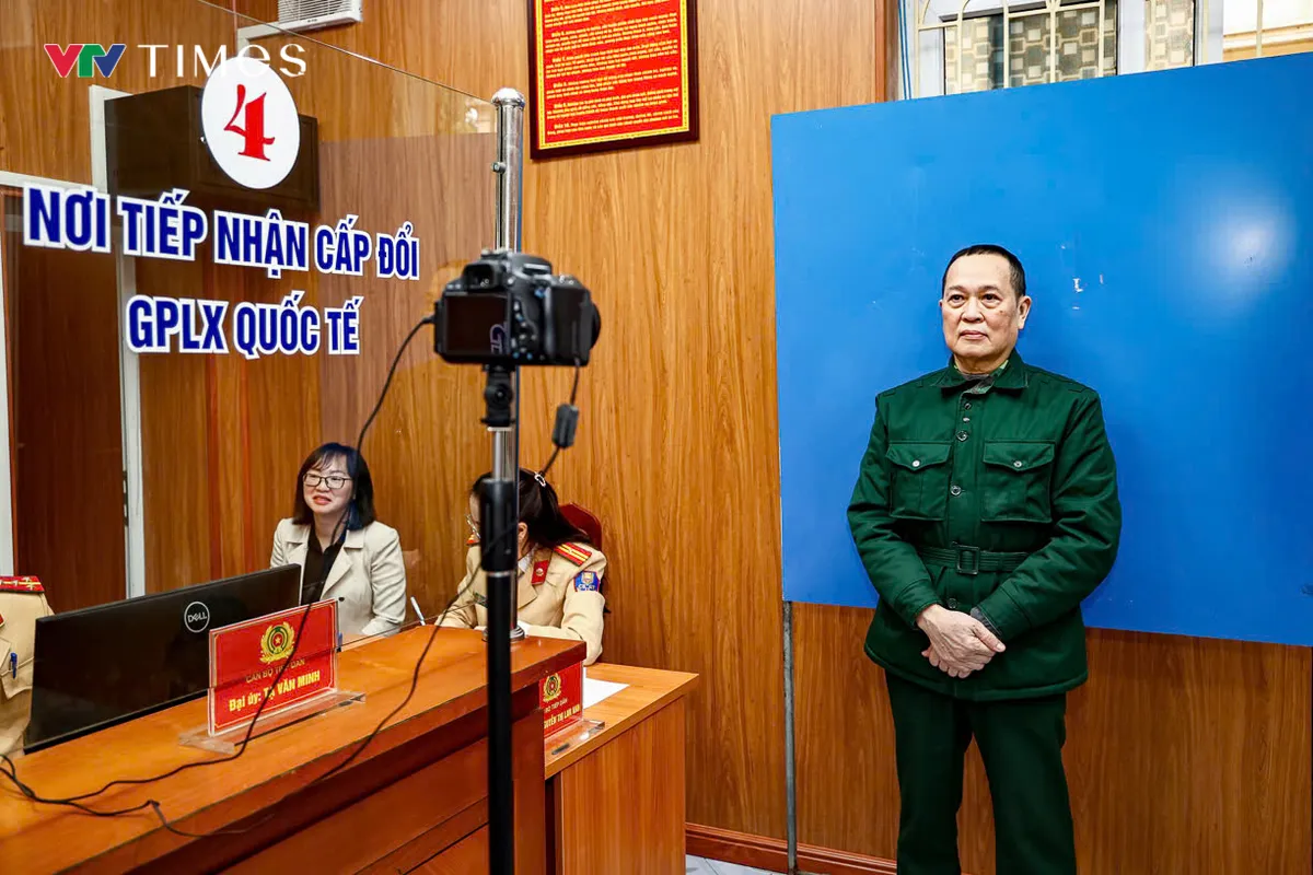 Hà Nội: Cấp đổi giấy phép lái xe nhanh gọn, không còn cảnh xếp hàng dài - Ảnh 4.