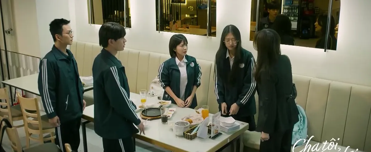 Cha t&ocirc;i, người ở lại - Tập 9: Lớp trưởng cả gan trốn học đi chơi với An, bị mẹ bắt quả tang - Ảnh 2.