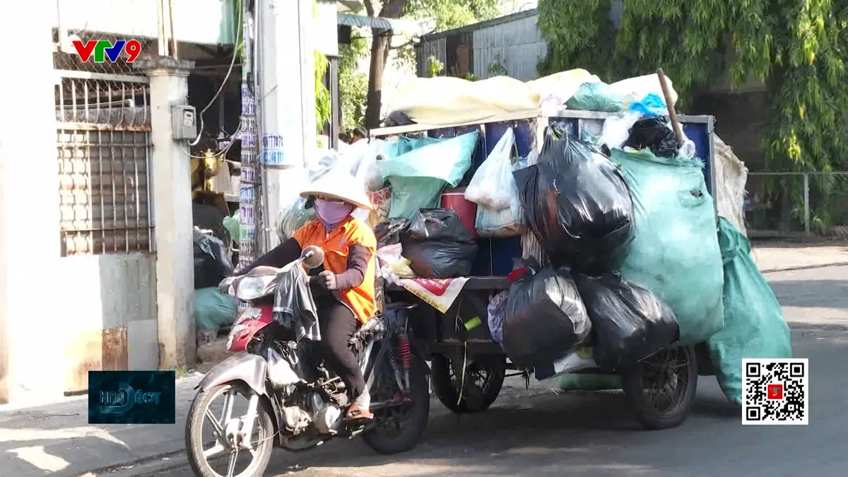 Người thu gom rác băn khoăn với quy định mới