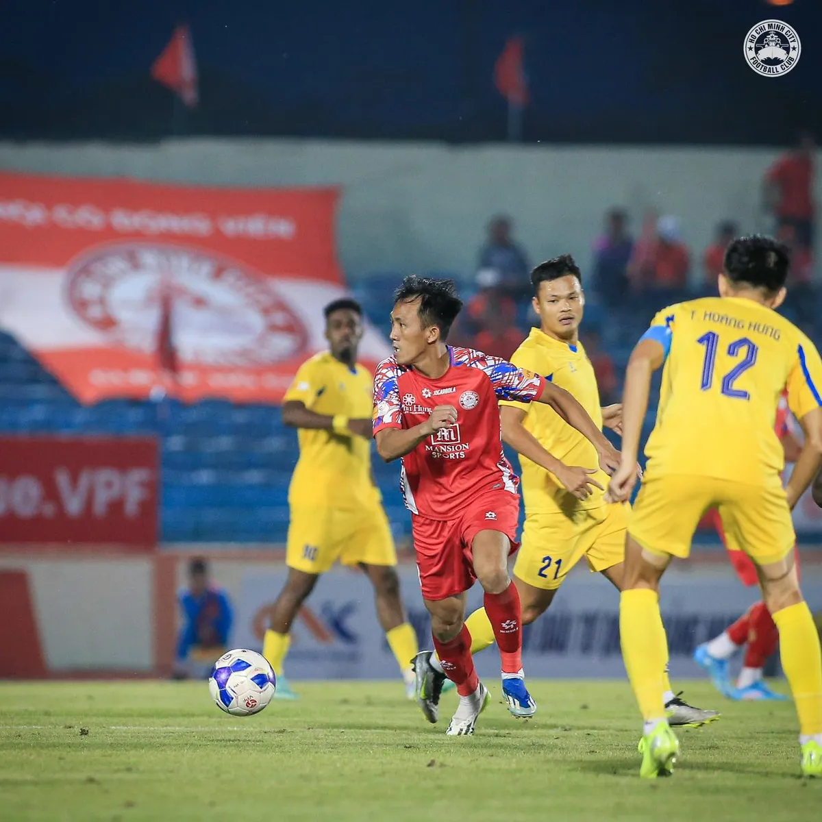 Vòng 16 V.League: CLB Quảng Nam giành chiến thắng quan trọng trước TP. Hồ Chí Minh - Ảnh 2.