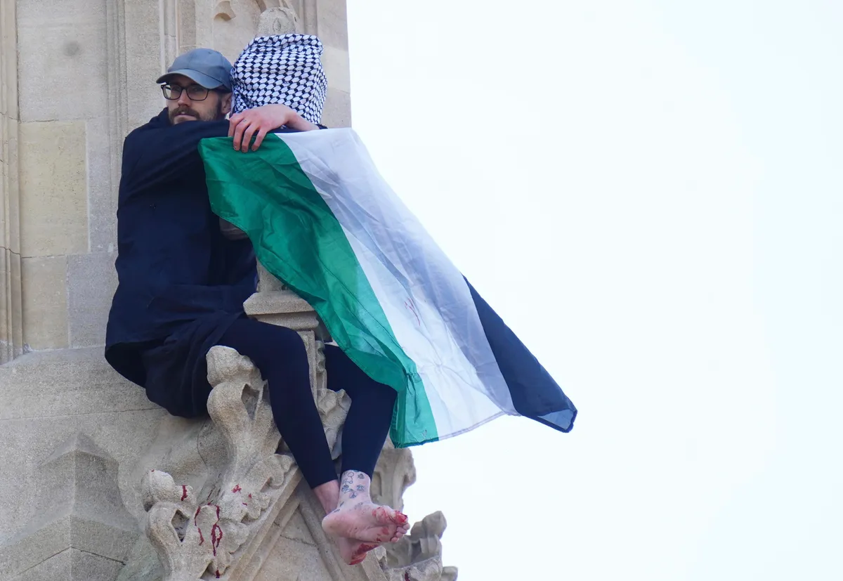 Cảnh s&aacute;t Anh phong tỏa th&aacute;p Big Ben do đối tượng cố thủ tr&ecirc;n th&aacute;p - Ảnh 1.