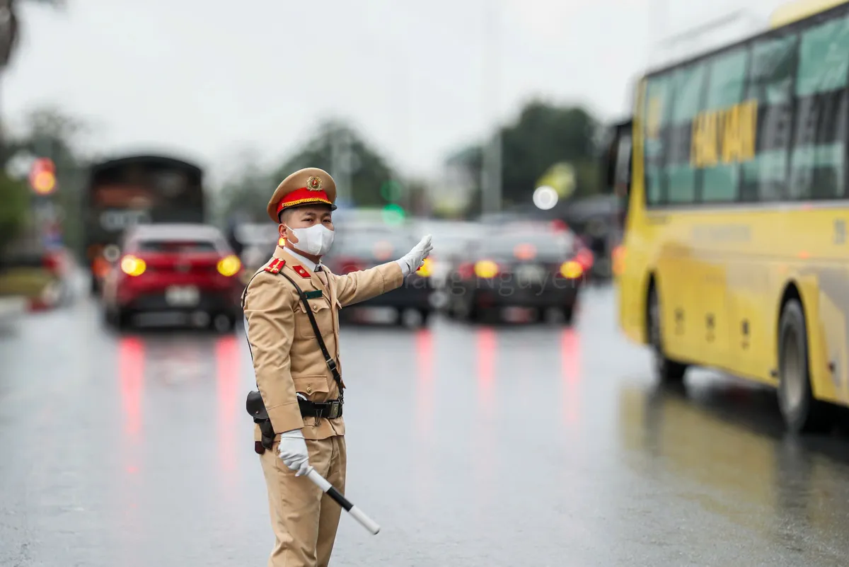 Bên trong căn phòng điều khiển hơn 600 nút đèn tín hiệu giao thông ở Hà Nội - Ảnh 5.
