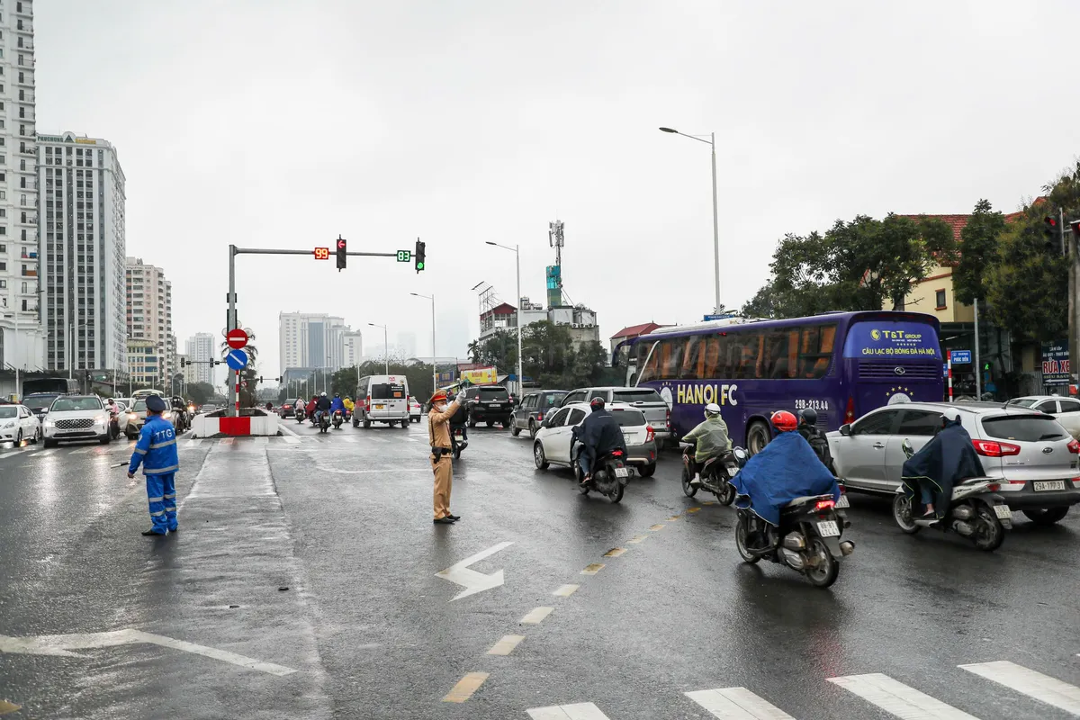 Bên trong căn phòng điều khiển hơn 600 nút đèn tín hiệu giao thông ở Hà Nội - Ảnh 6.