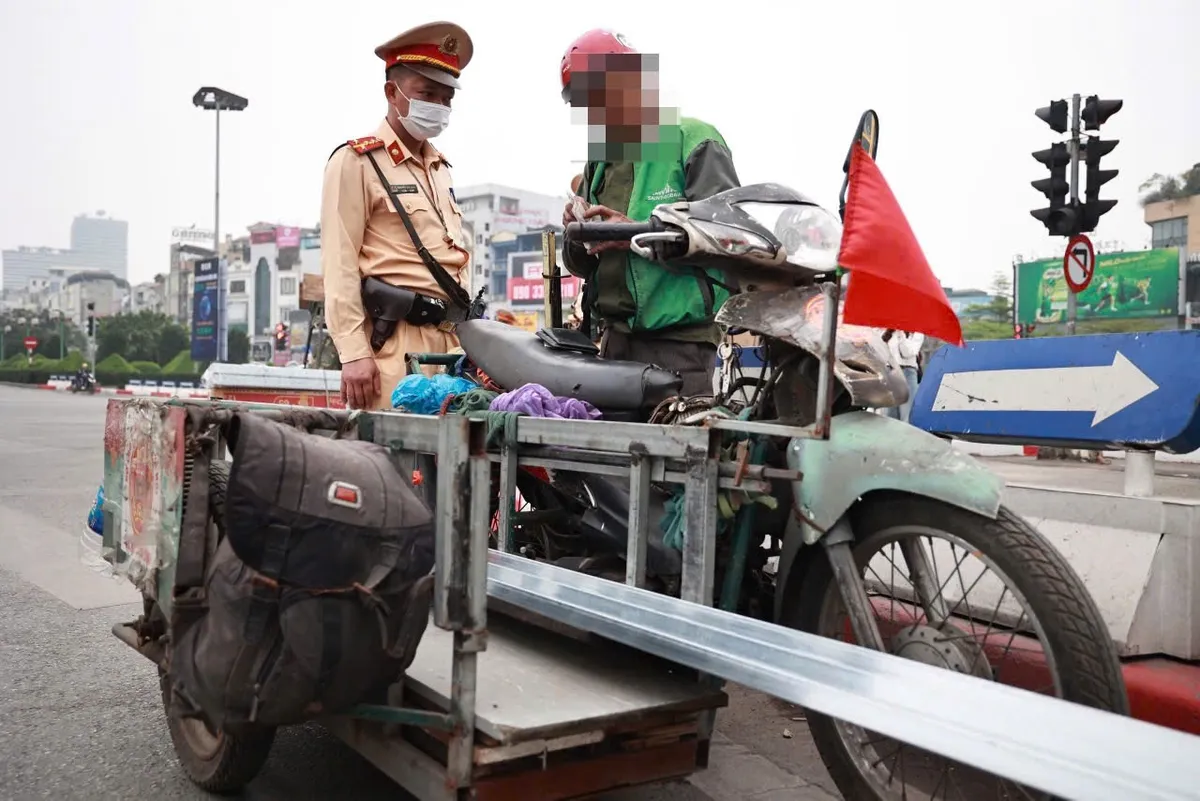 Hà Nội siết chặt xử lý xe ba bánh tự chế - Ảnh 3.