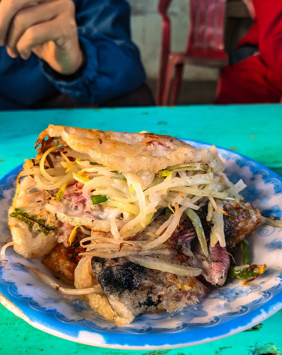 Chờ mực tươi, đúc bánh xèo nóng ngay tại làng chài Ninh Thủy - Ảnh 10.