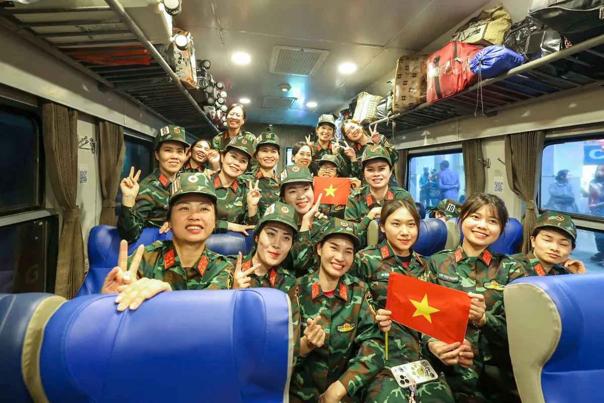 Chuyến t&agrave;u đặc biệt chở h&agrave;ng ngh&igrave;n qu&acirc;n nh&acirc;n l&ecirc;n đường v&agrave;o miền Nam hội qu&acirc;n - Ảnh 5.