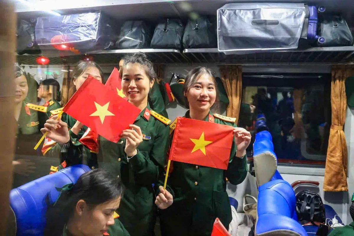 Chuyến t&agrave;u đặc biệt chở h&agrave;ng ngh&igrave;n qu&acirc;n nh&acirc;n l&ecirc;n đường v&agrave;o miền Nam hội qu&acirc;n - Ảnh 6.